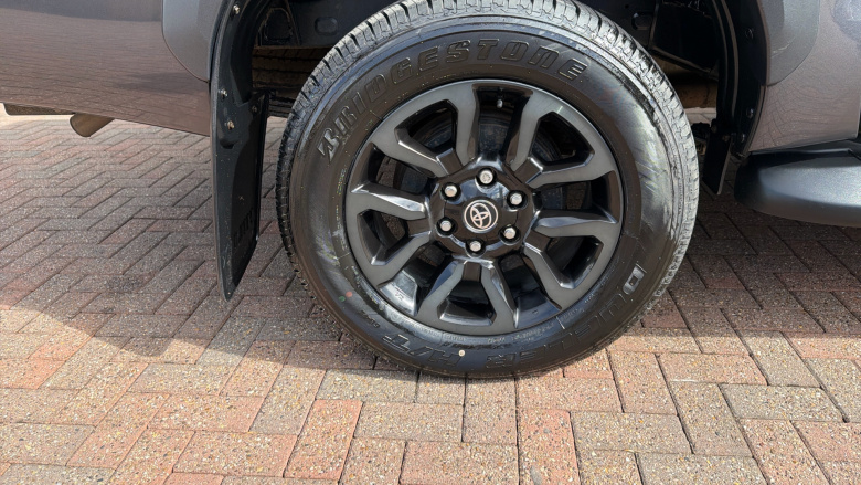 Toyota Hilux Diesel Invincible X D/Cab Pick Up 2.8 D-4D Auto
